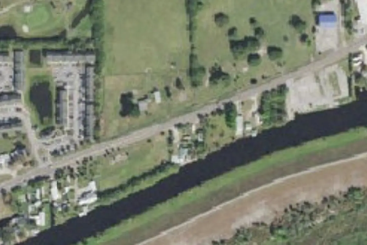 Aerial view of Cozy Cove Cottages & RV Park