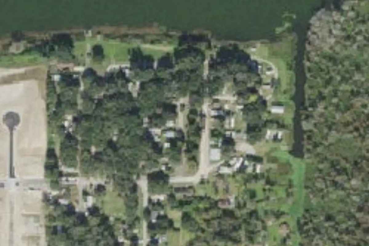 Aerial view of Lakeside Cottage & RV Park