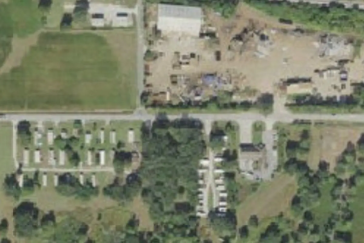 Aerial view of Lone Pine Mobile Home Park